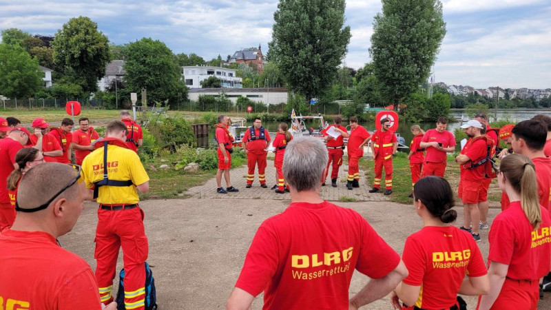 Einsatzbesprechung im WTD-Hafen