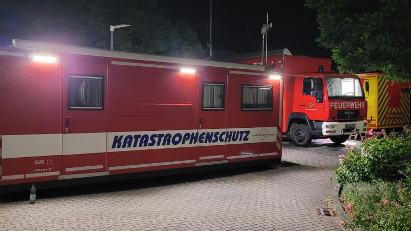 Abrollbehälter Führung Landkreis Bad Kreuznach und Einsatzleitwagen 2 des Rhein-Hunsrück-Kreises